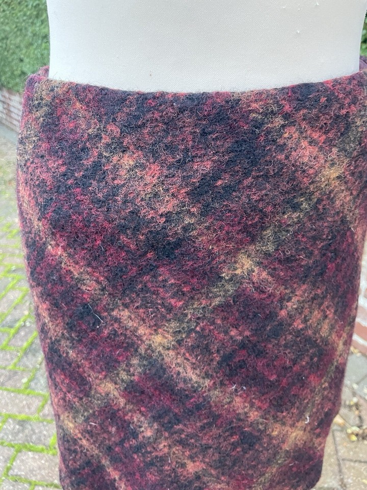 Marks And Spencer Ladies Burgundy Wool Blend Stretch Skirt UK 6