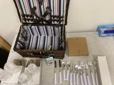 NNEDSZ 4 Person Picnic Basket Set with Wooden Cooler Bag Outdoor Insulated