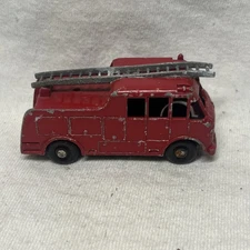 VINTAGE LESNEY MATCHBOX # 9 MERRYWEATHER MARQUIS FIRE ENGINE TAN LADDER
