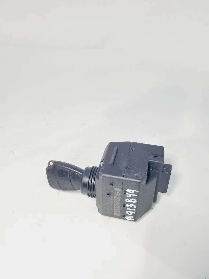 Interruptor de encendido usado se adapta a: Mercedes-benz Mercedes clk 209 2006 tipo CLK350 con llave Foto 2 de 4