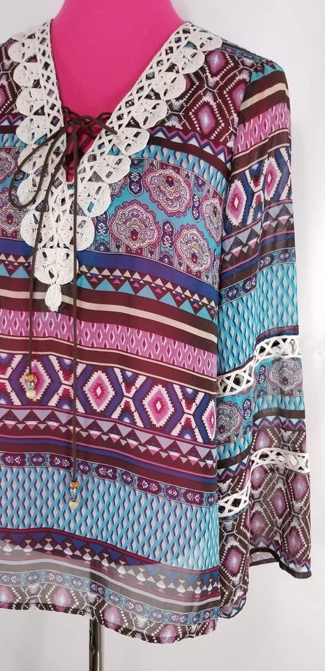 Túnica para mujer Umgee talla S multicolor geométrica encaje adornada con cordones cuello en V Foto 3 de 4