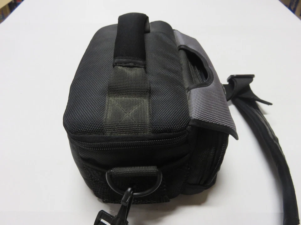 Panasonic 32x Optical Zoom Camcorder W/ 2 Discs/Cords/Microfiber/Manual/Adaptor - Image 3 of 4