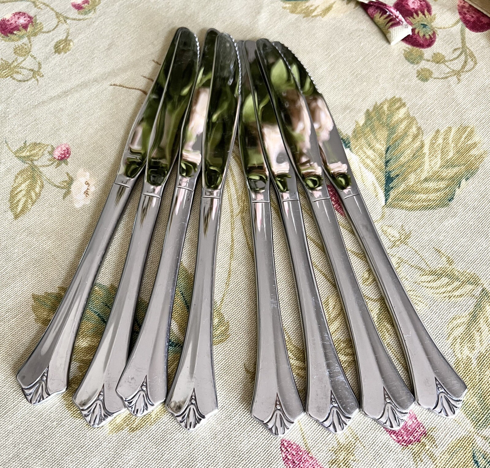 Oneida Stainless Flatware WESTGATE Royal Crest 8 Solid Handle Dinner