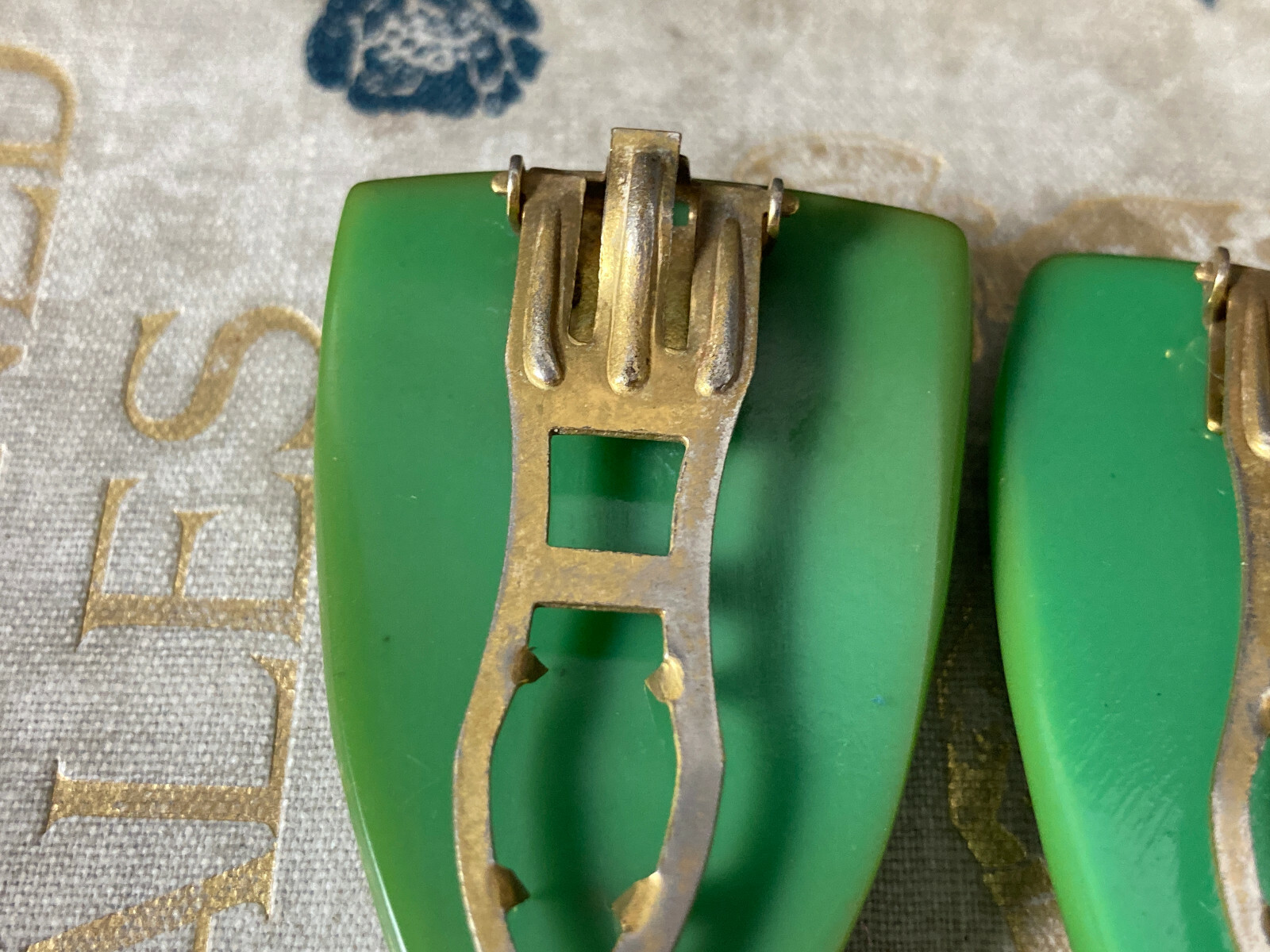 Vintage Green Leaves STUNNING Bakelite Shoe Clips Jew… Gem