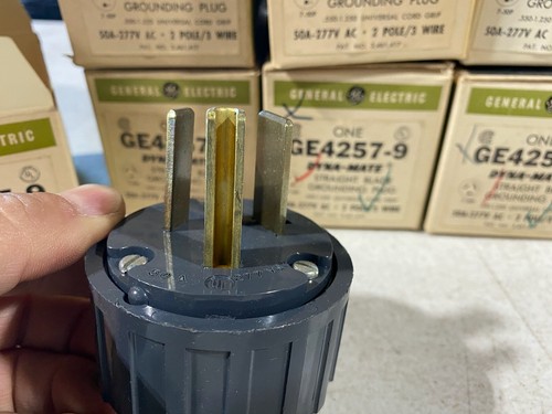 1x GE GE4357-9 Dyna-Mate Straight Blade Plug Grounding Gray 50A 277V 7-50P NOS - Picture 5 of 8