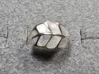 GRANDMA GRABE'S BEAUTIFUL VINTAGE 925 STERLING SILVER MOP LEAF 2.7G RING SZ 6.75