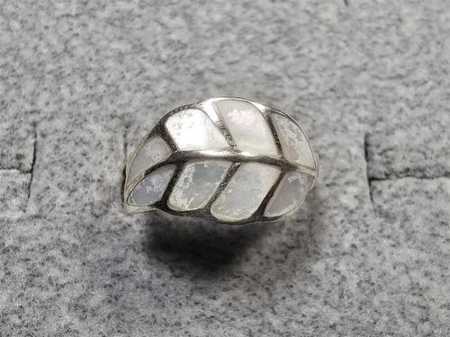 GRANDMA GRABE'S BEAUTIFUL VINTAGE 925 STERLING SILVER MOP LEAF 2.7G RING SZ 6.75