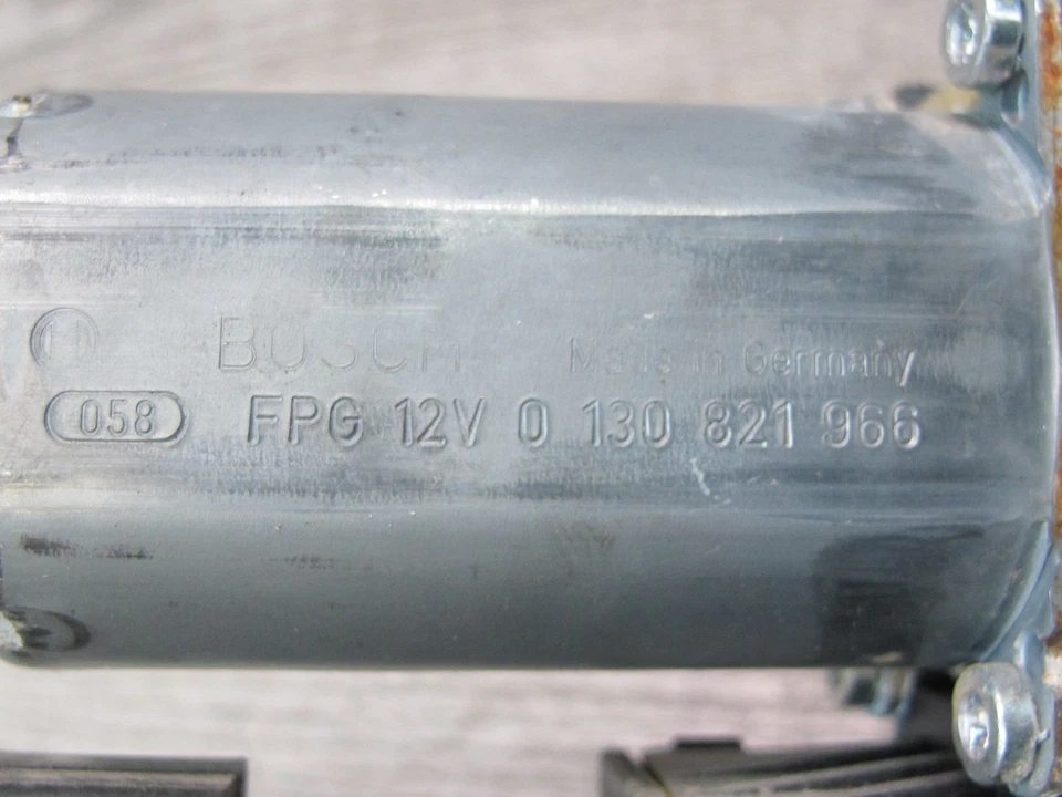 05-13 CHEVROLET CORVETTE C6 RIGHT DOOR WINDOW REGULATOR MOTOR 0130821966 OEM - Image 4 of 4