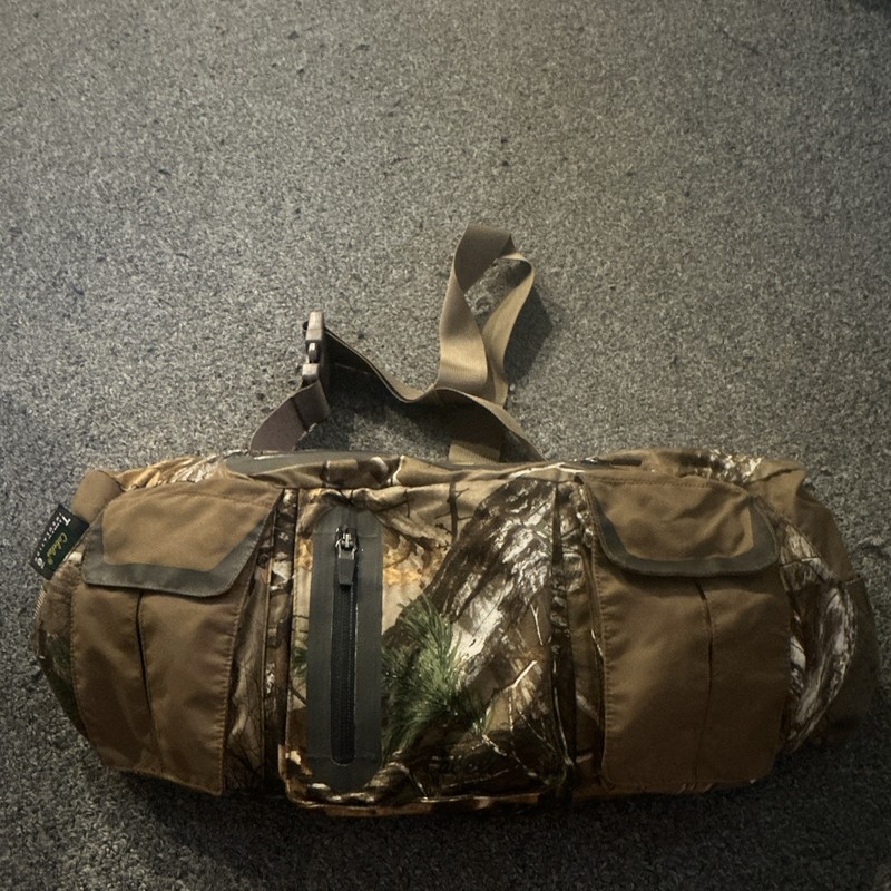 AIM Sports Camo Waist Pack Hand Warmer Muff 1.8L 3 Pocket Zip Adjustable