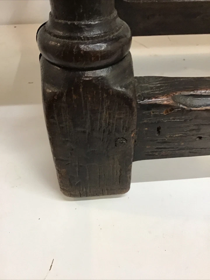 "Antiguo taburete/mesa auxiliar de roble inglés con clavijas anteriores a 1800 23,75""x15,5""x21,5""" Foto 4 de 4