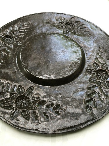Hand Sculpted Decorative Tray Plate from recycled Metal - Picture 4 of 5