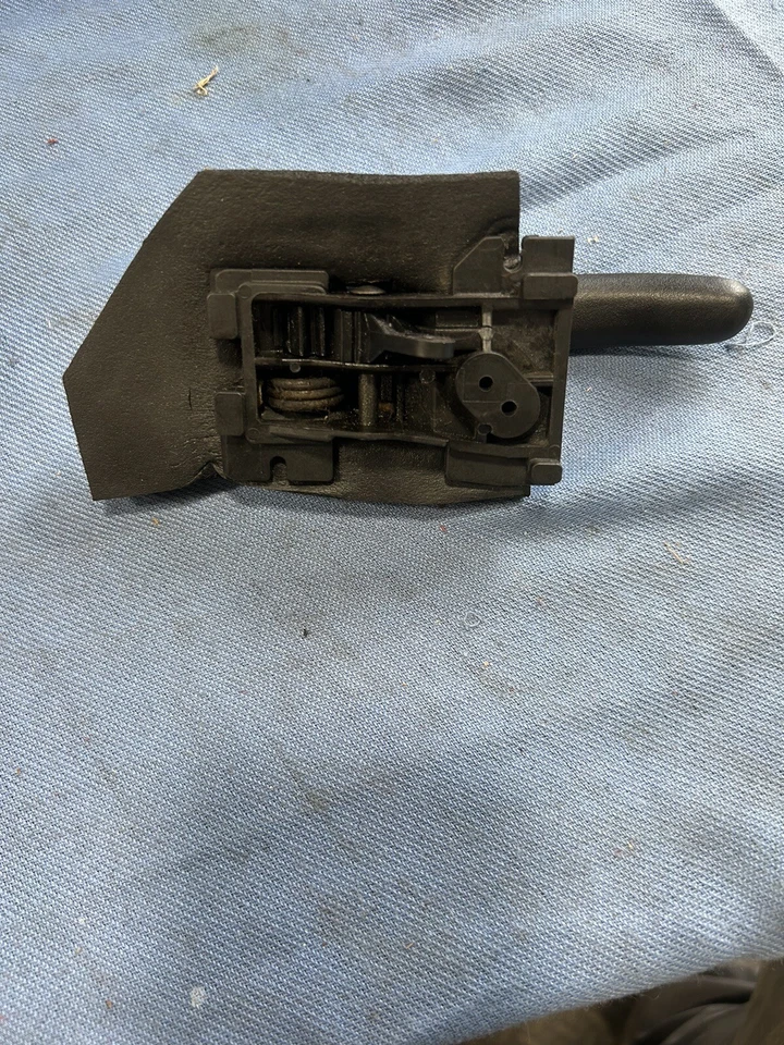 1994 - 1997 年福特 Thunderbird Cougar 右乘客侧内门把手 Sc — 第 2/2 张图片