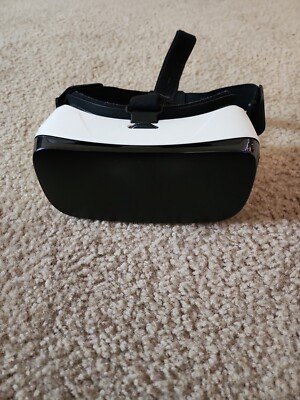 Samsung Gear SM-R322 VR Virtual Reality Headset Powered by Oculus, White