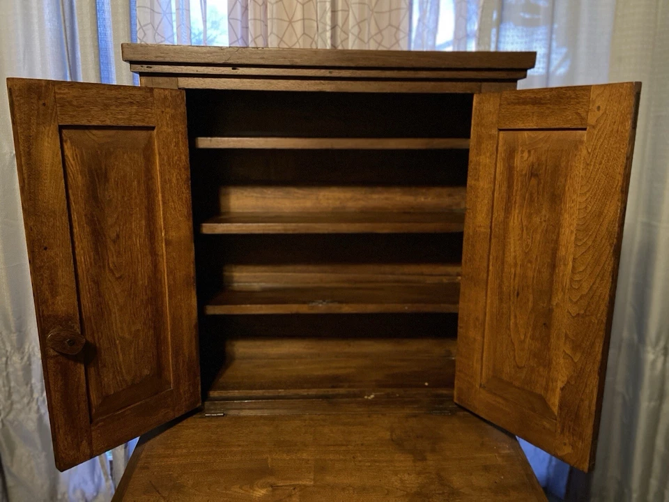 Escritorio antiguo de secretaria de roble tigre de la década de 1930 Foto 4 de 4