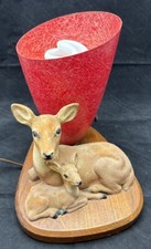 Lámpara de mesa Marplex Mid Century de colección con acento ciervo cervatillo cierva pantalla de fibra de vidrio roja
