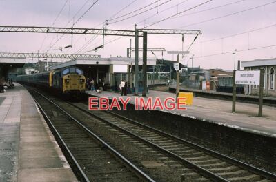 FOTO KLASSE 37 AM WATFORD KREUZUNGSBAHNHOF DIE LANGSAMEN LINIENBAHNSTEIGE VON T AUS GESEHEN