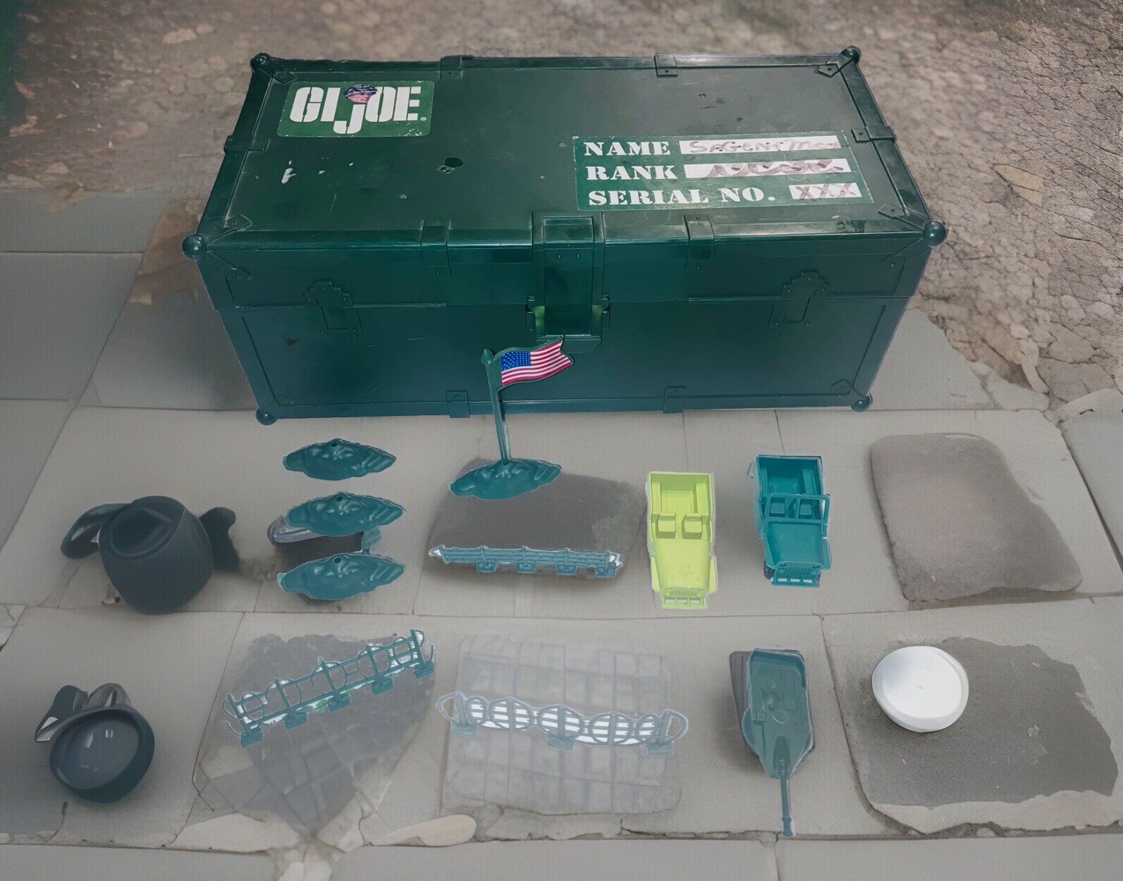 Hasbro GI Joe Vintage Foot Locker Army Green Ammo  With 250 Vintage  Arm Figures