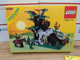 LEGO Vintage 1987 Forestmen Castle Camouflaged Outpost 6066 100% complete + box