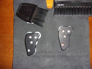 UMPIRE BALL BAG WITH 2 PLATE BRUSHES AND 2 INDICATORS