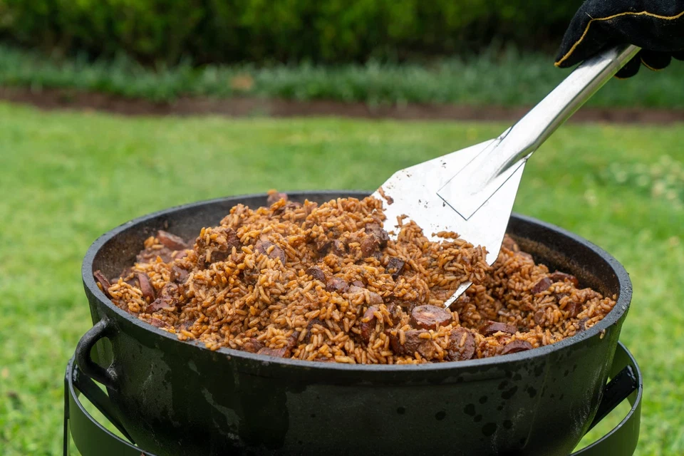 Panela Jambalaya modelo # 1204 e panela de ferro fundido de 4 galões - Imagem 3 de 4