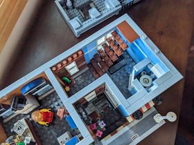 LEGO Creator Detective's Office 10246 - 100% Complete - 6 Minifigures and Manual