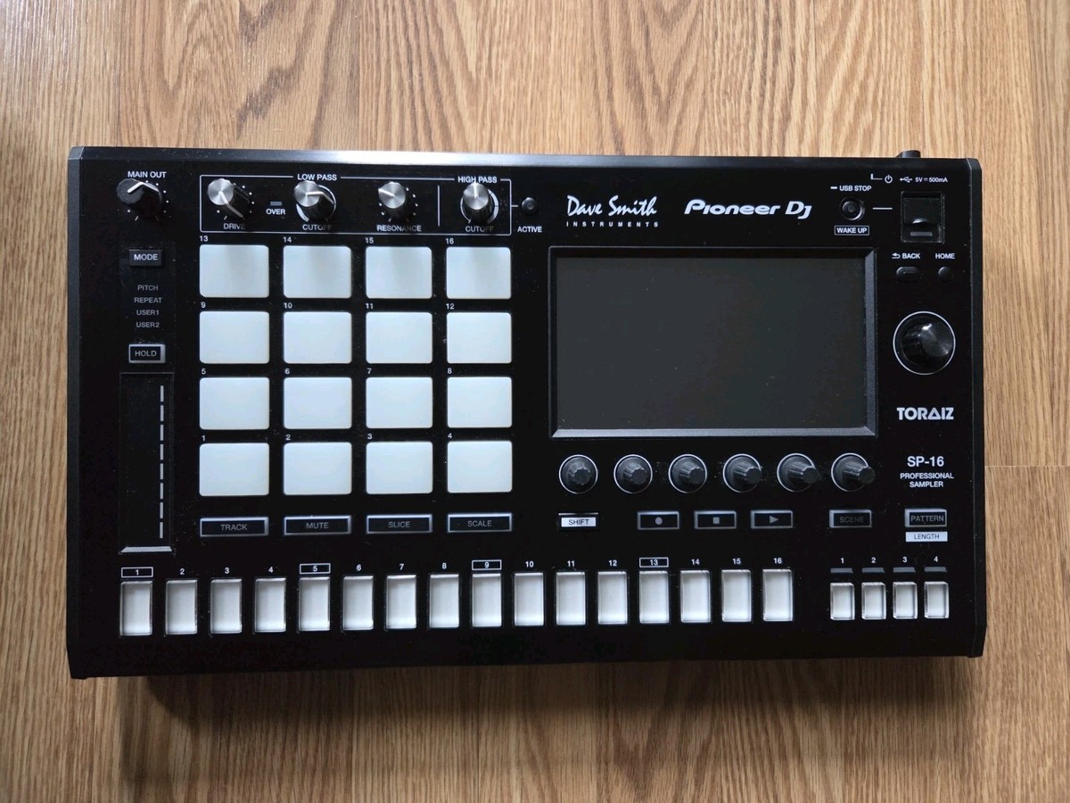 Pioneer DJ TORAIZ SP-16 Professional Sampler with Deck Saver and