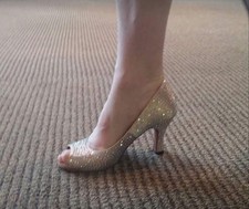 BRAND NEW PARTY / DANCE SHOES Available sizes: 6 and 7 only