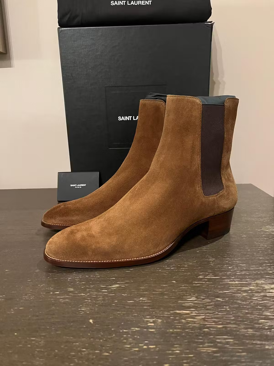 Saint Laurent Paris , Wyatt 40 Chelsea Boots in Moutarde Saint Laurent Paris , Wyatt 40 Chelsea Boots in Moutarde
