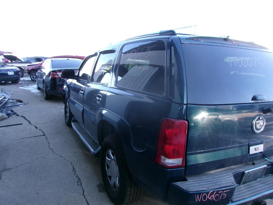 Used Front Upper Upper Control Arm Front fits: 2005 Cadillac Escalade 7300 GVW F - Image 3 of 4