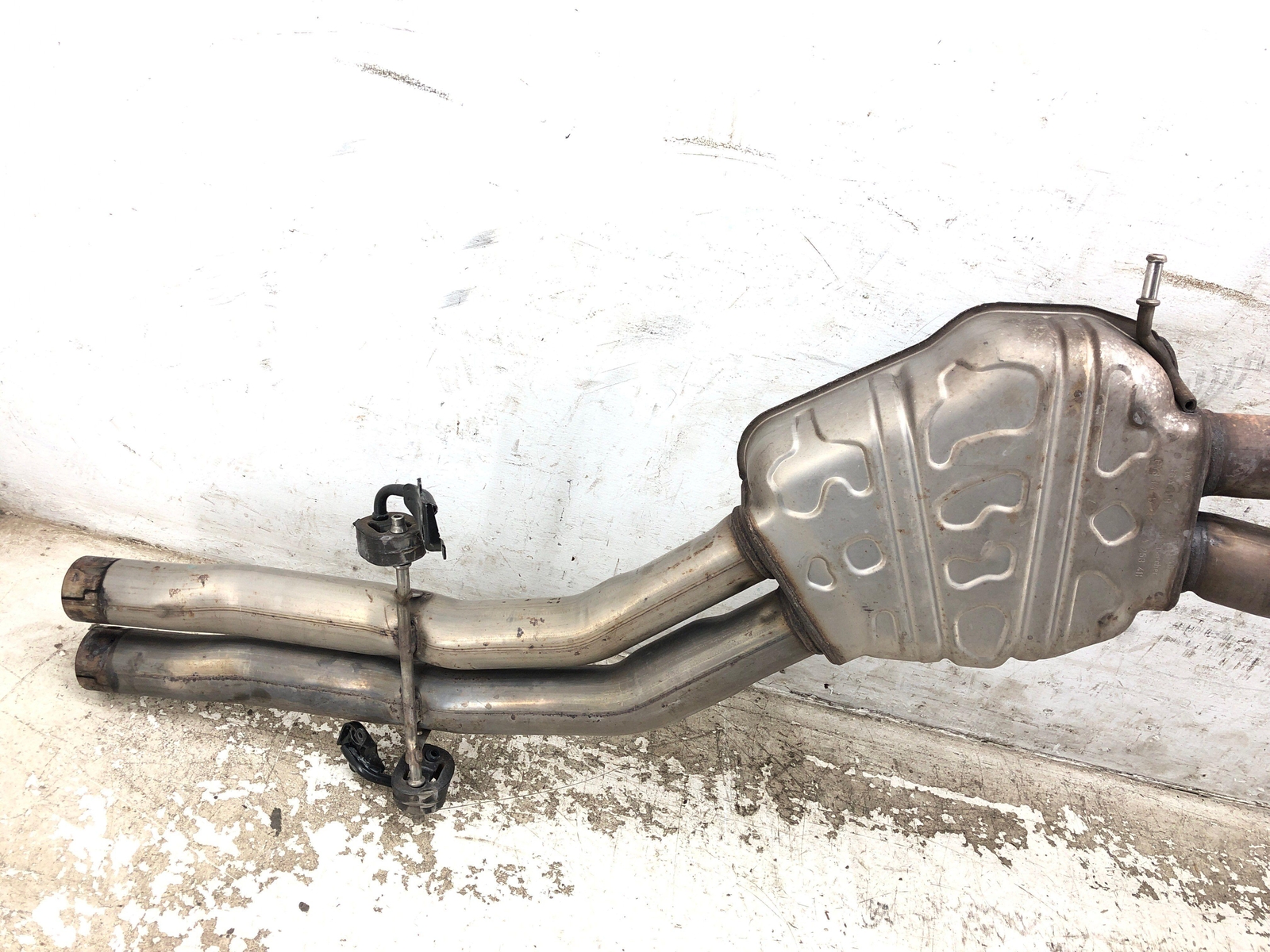 2016-2020 BENTLEY BENTAYGA 6.0L W12 REAR EXHAUST MUFFLER END TAIL PIPE W/O TIPS