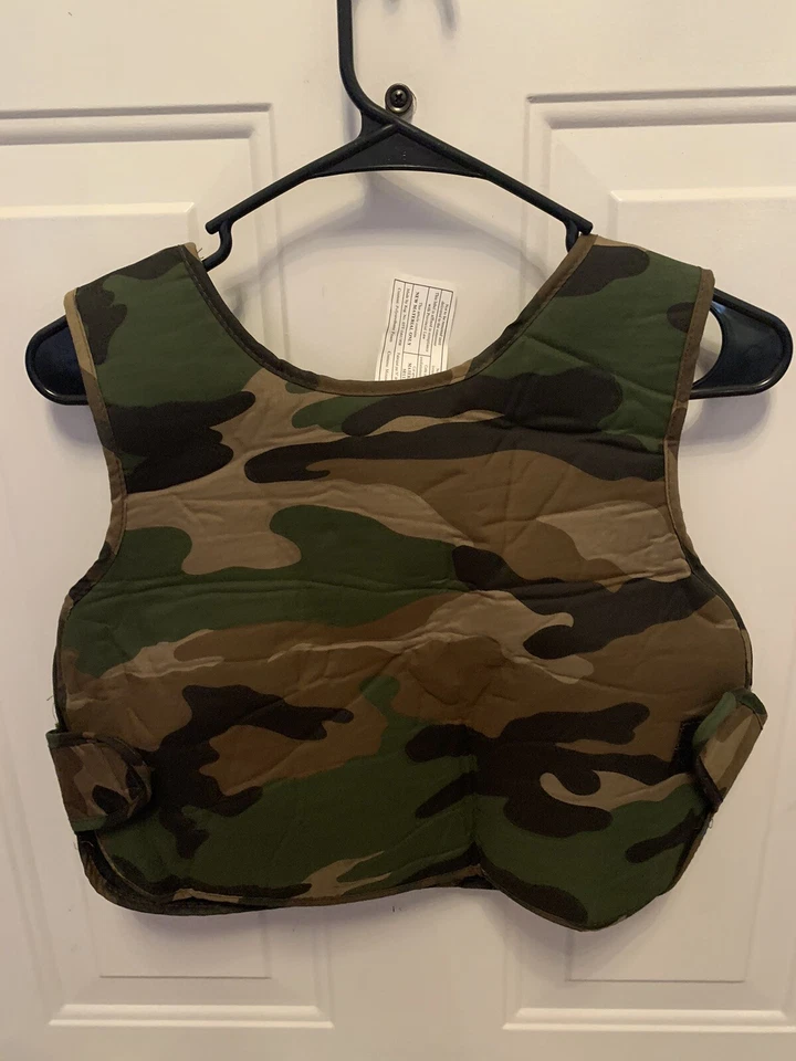 Outdoor Hunting Vest - Camo With Pockets Size Small - Image 2 of 3