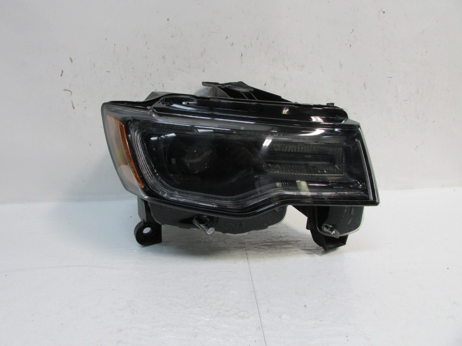 2017-2021 GRAND CHEROKEE OEM RIGHT RH BLACK XENON HEADLIGHT W/O 