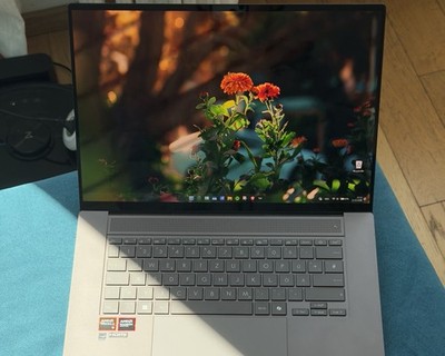 Asus Zenbook S16 WQUXGA OLED 120HZ 24GB 1TB Win 11 Ryzen AI 9 365 QWERTZ