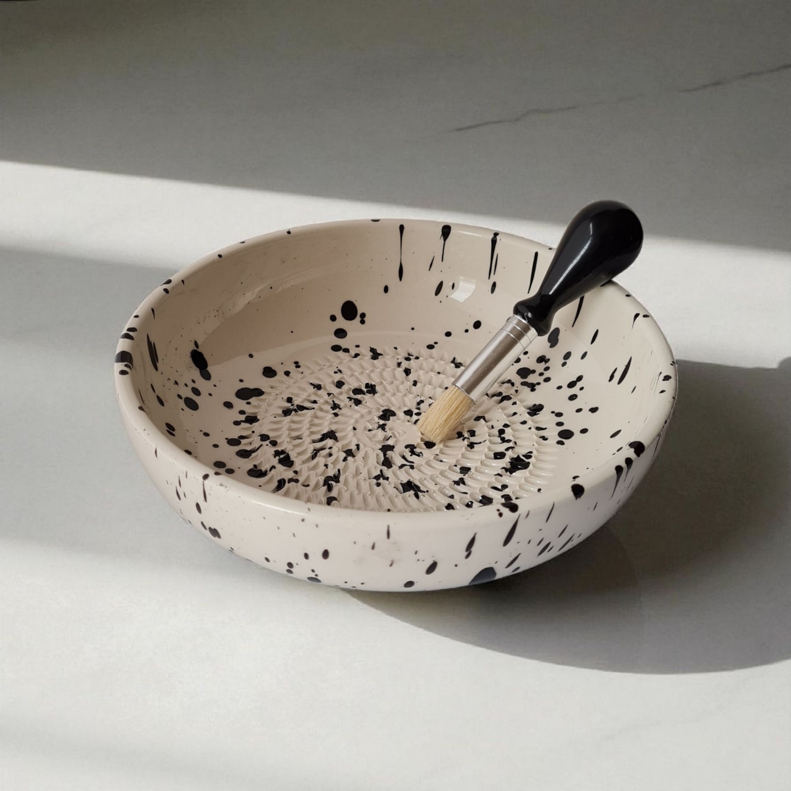 Mediterrane Reibeschüssel Dipschale Keramikreibe groß mit Gratis Pinsel 19cm