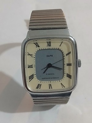 Schöne sowjetische russische Armbanduhr