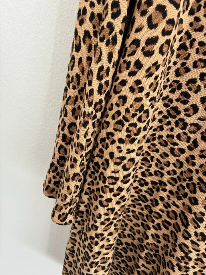 Maggie Barnes Women's 4X Leopard Animal Print V-Neck Tunic Sweater Casual Travel - Image 2 of 4