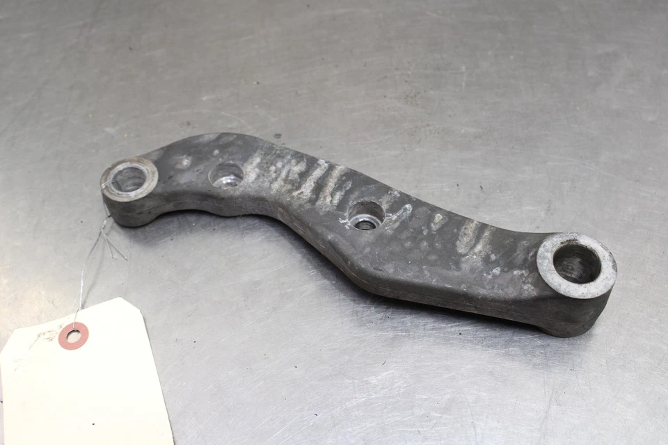 05-09 SUZUKI BOULEVARD C90 VL1500 REAR BRAKE CALIPER HANGER BACK MOUNTING Foto 2 de 4