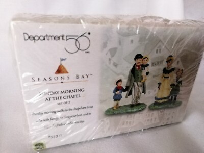 Department 56 - Seasons Bay - ''Sunday Morning at the Chapel'' 2er Set.