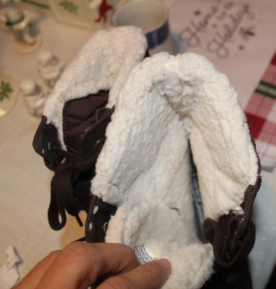 KEDS FAUX FUR LINED BOOTS-SIZE 8 - Image 2 of 4