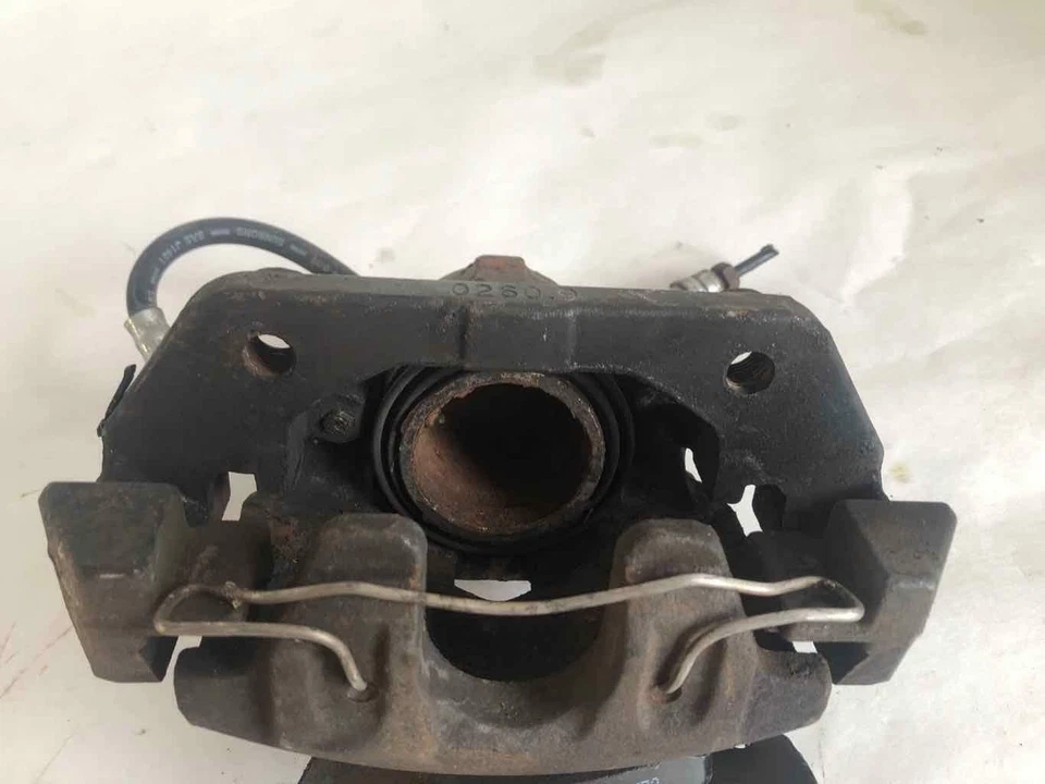 2003 年 MAZDA TRIBUTE 前刹车卡钳停止硬件驱动器左 LH 原始设备制造商 — 第 3/4 张图片