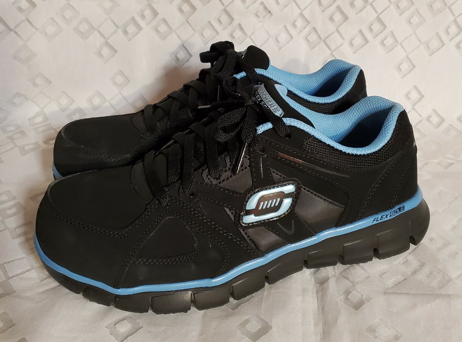 women's alloy toe sneakers