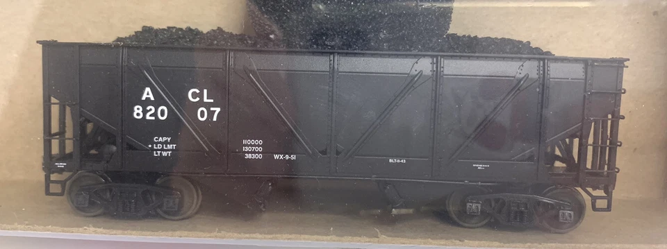 HO Scale ACL #82007 2-BAY HOPPER Black - Image 4 of 4