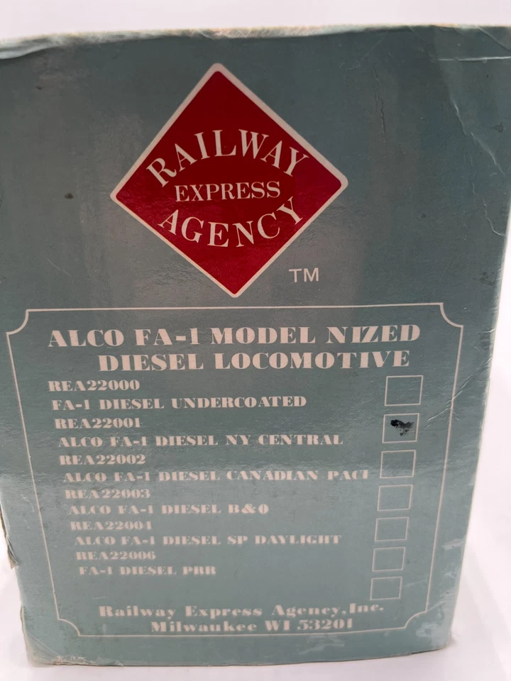Railway Express G Scale DC Locomotive New York Central 2001 REA F1A Diesel Used - Image 3 of 4