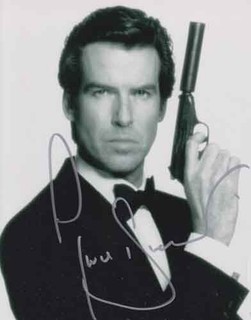 PIERCE BROSNAN 007 JAMES BOND AUTHENTIC IN PERSON AUTOGRAPH CLASSIC BOND POSE BW