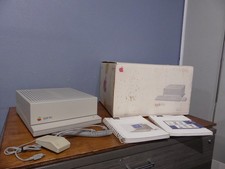 Vintage Apple IIGS A2S6000 Model Computer w/ Operating Manuals Mouse  Box
