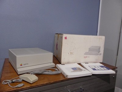 Vintage Apple IIGS A2S6000 Model Computer w/ Operating Manuals Mouse & Box