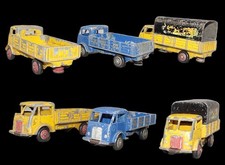 3 EPAVES DINKY-TOYS - CAMIONS FORD   / jouet ancien