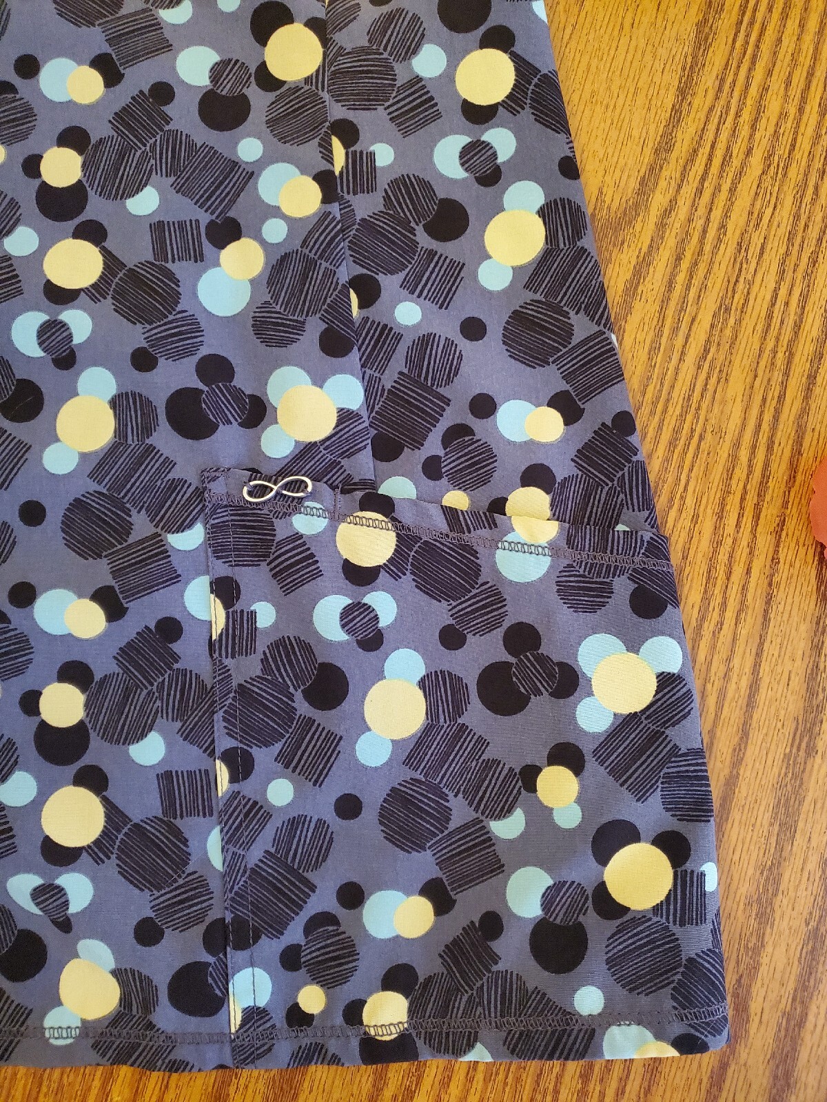 Cherokee Infinity Scrub Top Medium!! EUC!! Gray - image 4