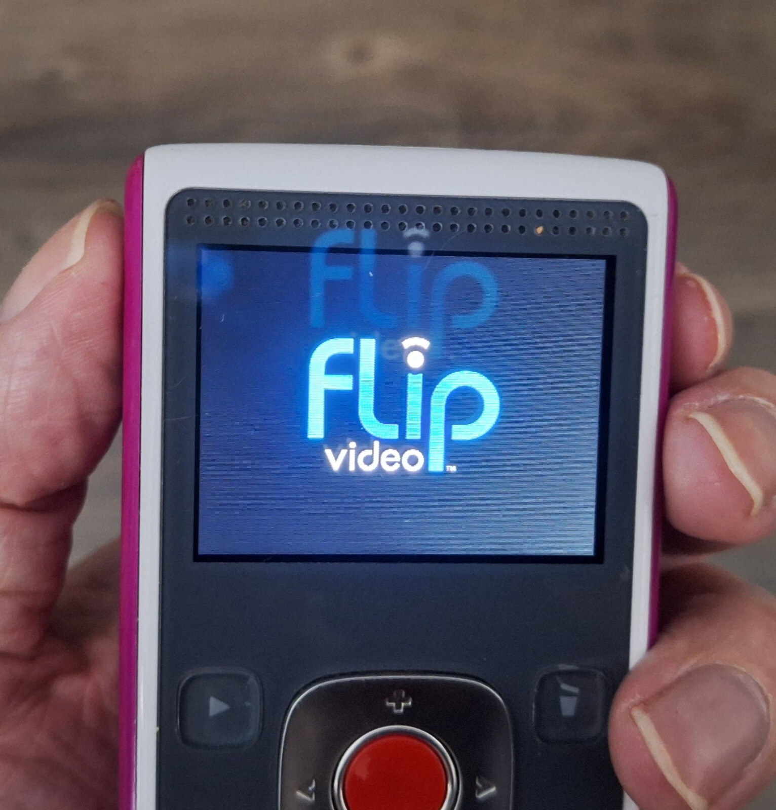 Cisco Flip Video Ultra HD 4GB Camera W/Waterproof Case U260 Pink White Tested