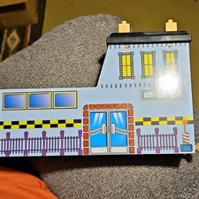 Imaginarium Thomas Wooden Railways Heli-Pad Airport and Track Ramp